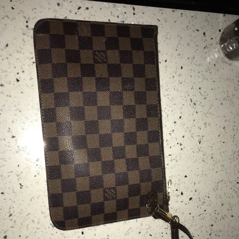 Louis Vuitton clutch MM